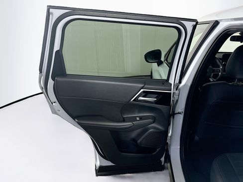 Used 2024 Mitsubishi Outlander SE image 26