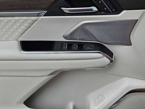 Used 2024 GMC Acadia Denali w/ Super Cruise Package image 21