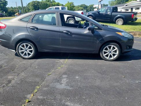 Used 2019 Ford Fiesta SE w/ Equipment Group 201A image 4