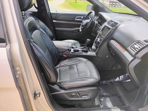 Used 2017 Ford Explorer Platinum AWD/4WD image 12