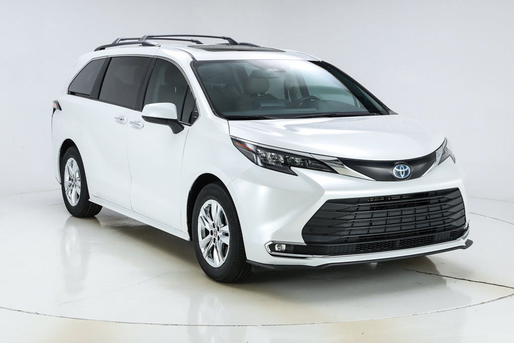 Used 2024 Toyota Sienna XLE w/ XLE Plus Package AWD/4WD image 27