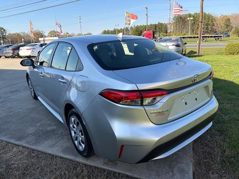 Used 2022 Toyota Corolla LE image 10