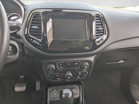 Used 2019 Jeep Compass Latitude FWD image 13