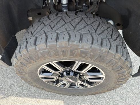 Used 2023 GMC Sierra 2500 AT4 AWD/4WD image 5