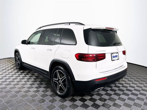 Used 2026 Mercedes-Benz GLB 250 4MATIC image 4
