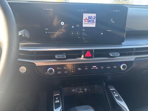 Used 2024 Kia Sorento S image 18