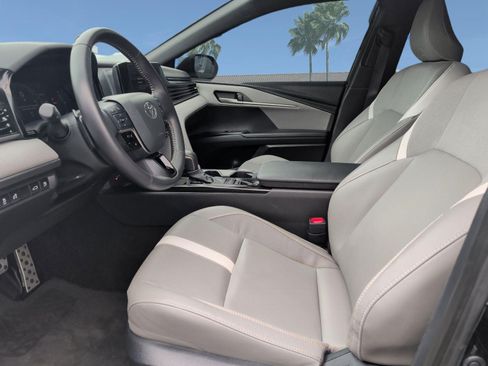 Used 2025 Toyota Camry SE w/ Convenience Package FWD image 11