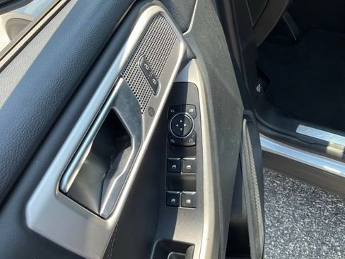 Used 2023 Ford Explorer Limited AWD/4WD image 8