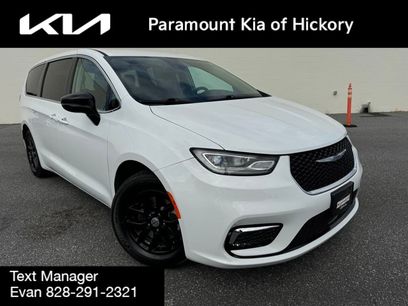 Used 2024 Chrysler Pacifica Touring-L