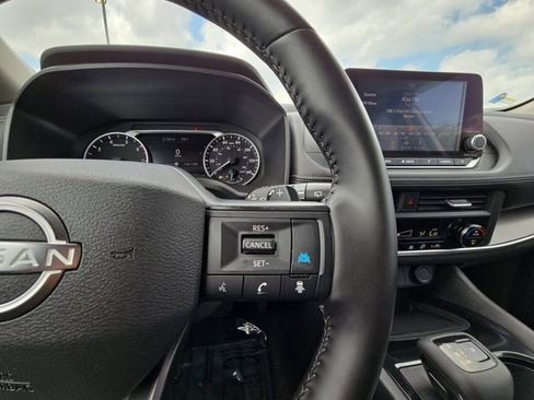 Used 2025 Nissan Rogue SV image 12