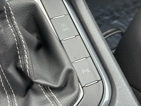 Used 2022 Volkswagen Tiguan SE R-Line FWD image 16