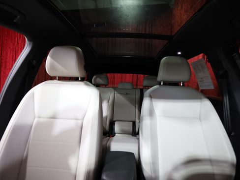 Used 2020 Volkswagen Tiguan SE R-Line image 21