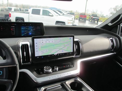 Used 2025 Ford Expedition Max Platinum w/ Stealth Appearance Package image 34