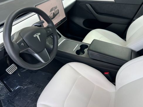 Used 2023 Tesla Model Y Long Range AWD/4WD image 10