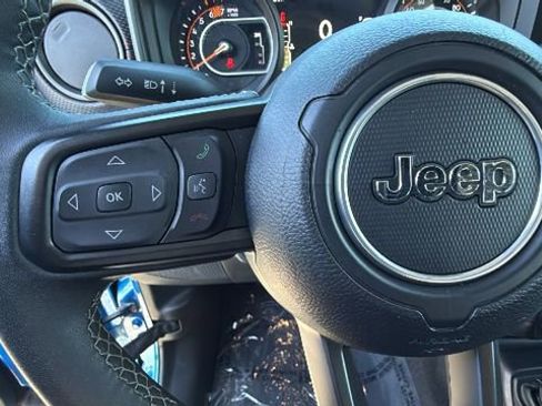 Used 2025 Jeep Wrangler Unlimited Rubicon AWD/4WD image 19