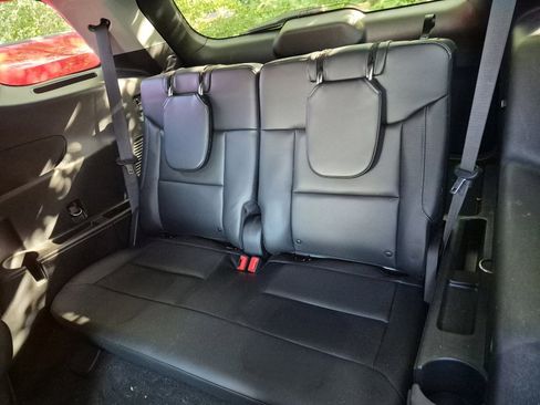 Used 2022 Ford Explorer XLT w/ Equipment Group 202A AWD/4WD image 7