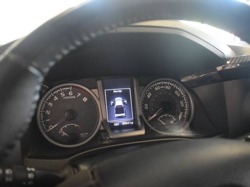 Used 2017 Toyota Tacoma SR5 RWD image 74
