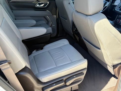 Used 2022 Chevrolet Tahoe Z71 w/ Luxury Package AWD/4WD image 40