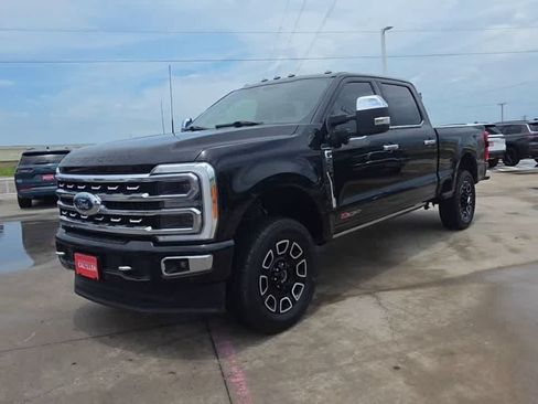 Used 2023 Ford F250 Platinum AWD/4WD image 4
