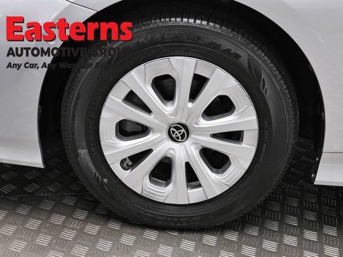 Used 2018 Toyota Prius Prime Advanced FWD image 30