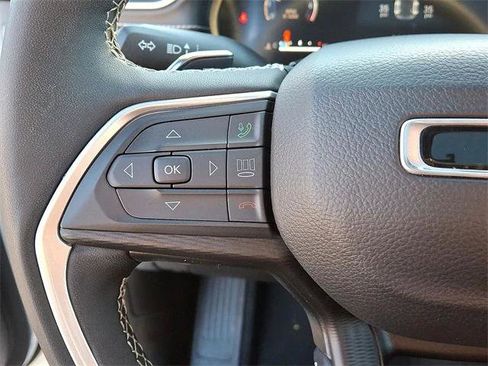 Certified 2024 Jeep Grand Cherokee Altitude image 17