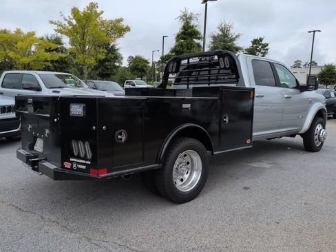 New 2026 RAM 4500 4x4 Crew Cab DRW w/ Laramie Trim Package image 4