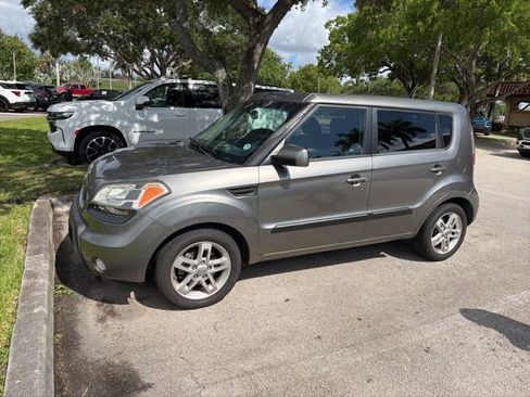 Used 2011 Kia Soul + w/ Audio Pkg FWD image 1