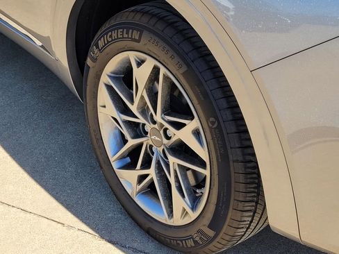 Used 2025 Genesis GV70 2.5T w/ Select Package image 5