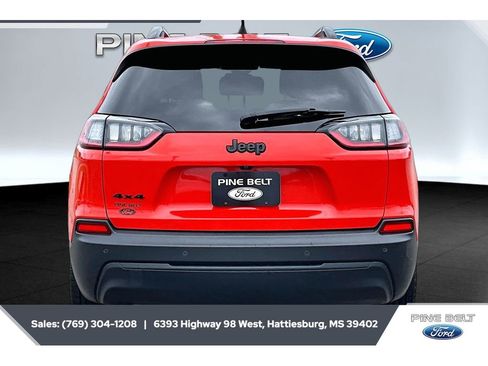 Used 2021 Jeep Cherokee Latitude Plus AWD/4WD image 4