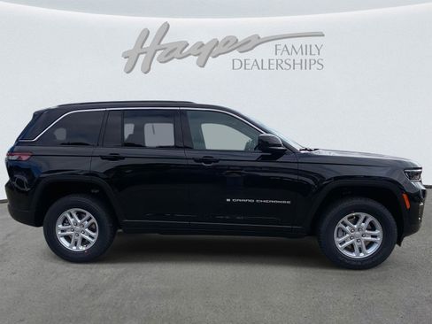 New 2025 Jeep Grand Cherokee Laredo image 3