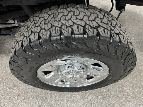 Used 2022 RAM 2500 Tradesman w/ Chrome Appearance Group image 16