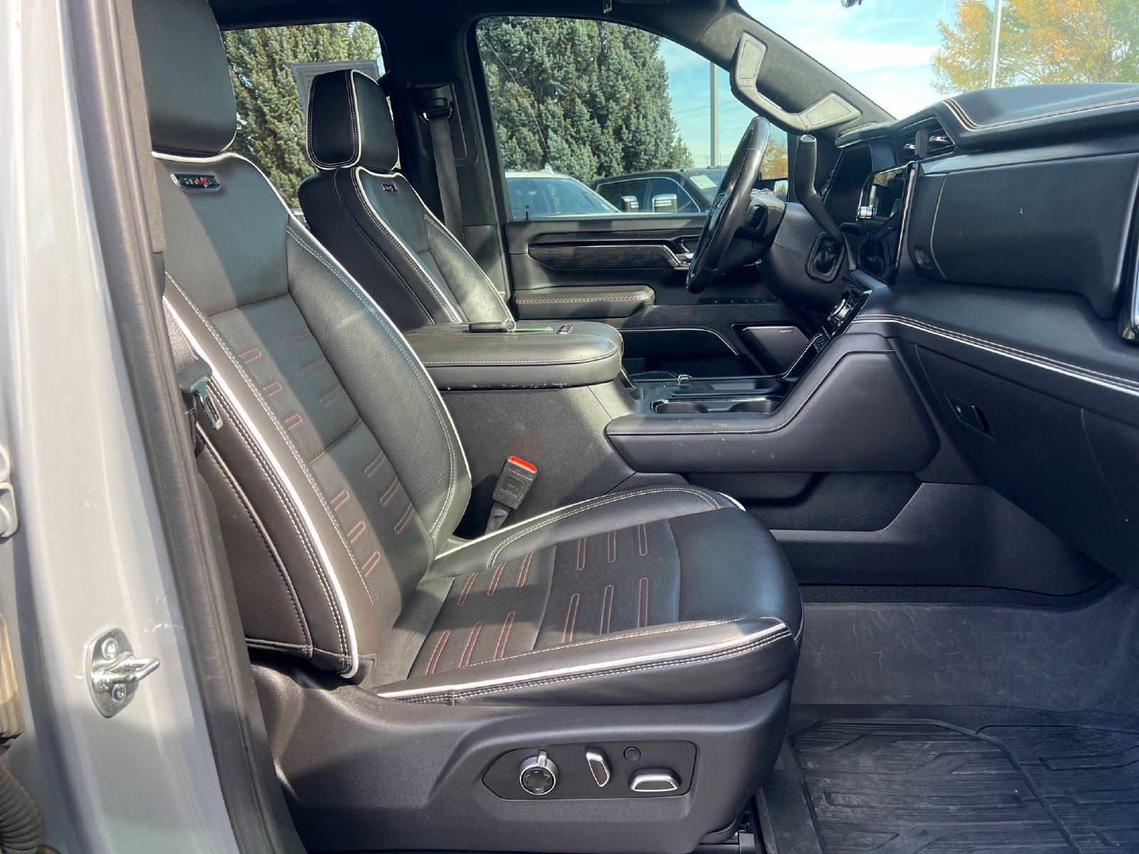 Used 2025 GMC Sierra 2500 AT4X AWD/4WD image 15
