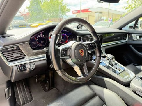 Used 2018 Porsche Panamera 4 w/ Premium Package AWD/4WD image 14