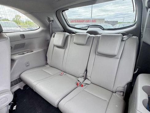 Used 2019 Toyota Highlander Limited w/ Carpet Mat Package (TMS) AWD/4WD image 10