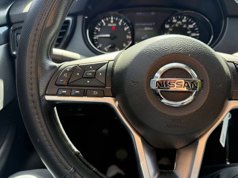 Used 2020 Nissan Rogue S FWD image 18