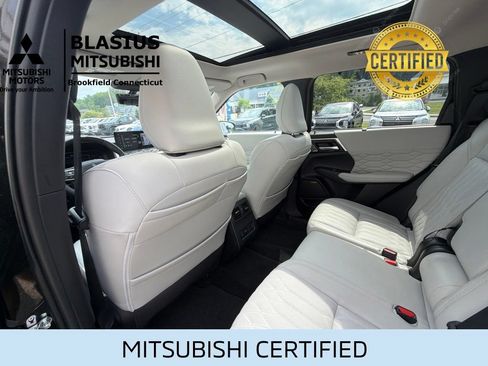 Used 2025 Mitsubishi Outlander AWD image 33