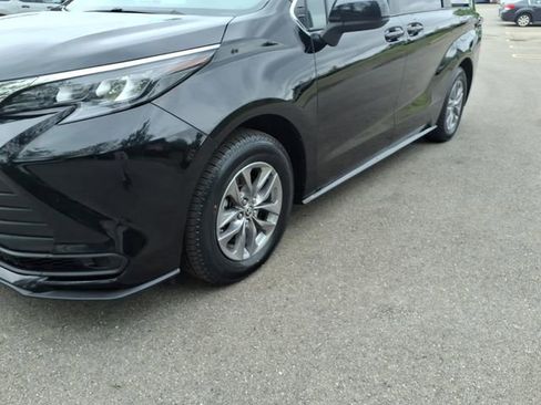 Certified 2024 Toyota Sienna LE FWD image 4