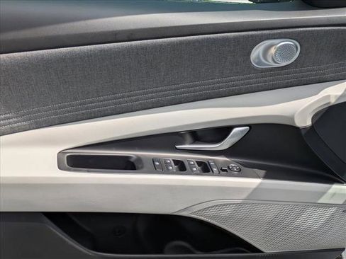 New 2025 Hyundai Elantra Limited image 16