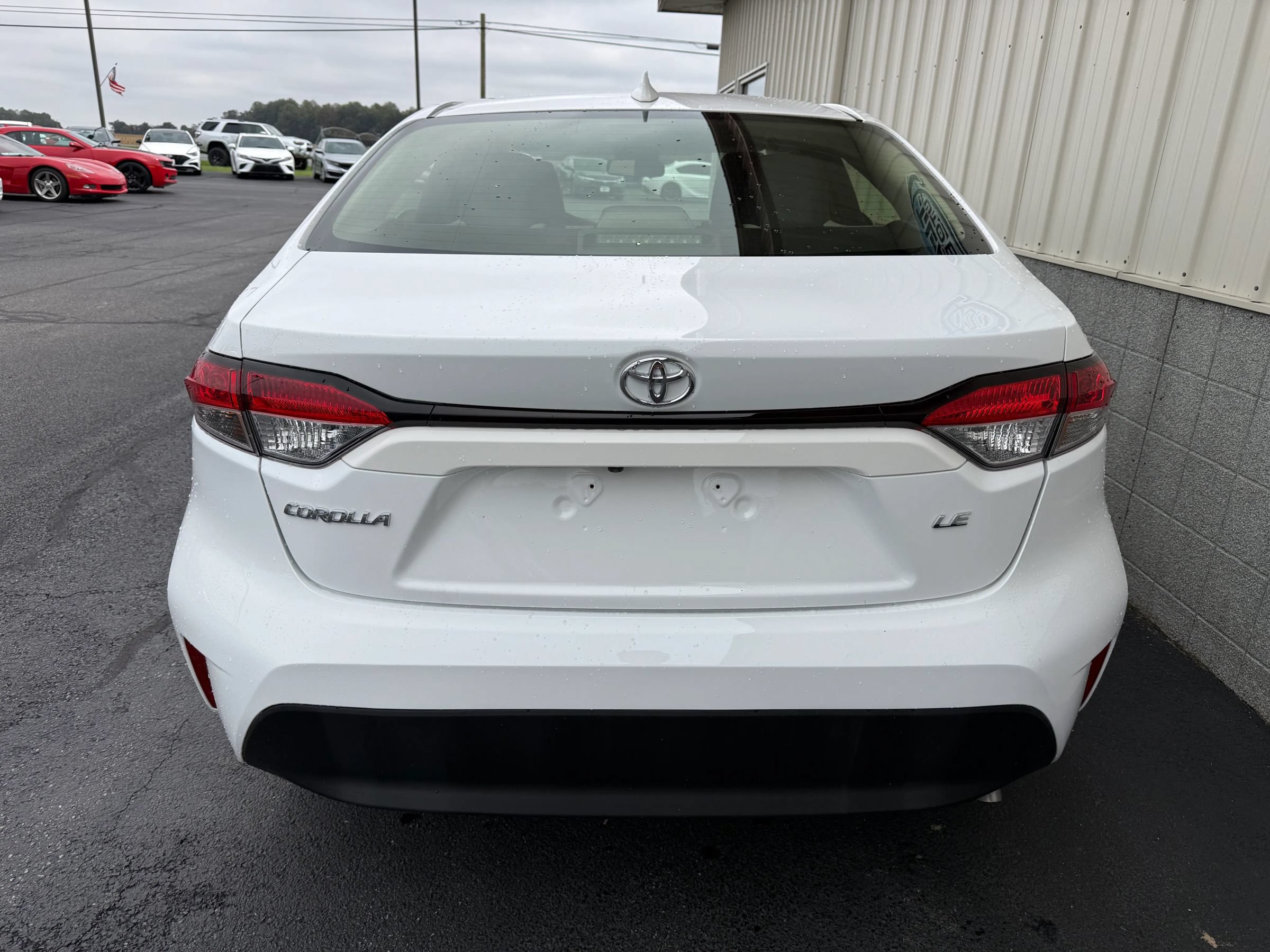 Used 2023 Toyota Corolla LE w/ Carpet Mat Package (TMS) FWD image 5