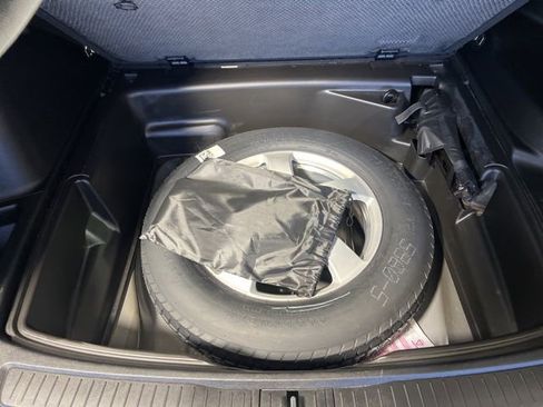 Certified 2023 Jeep Grand Cherokee Limited w/ Black Appearance Package image 15