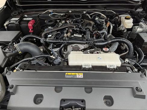 Used 2024 Toyota Tacoma TRD Off-Road image 36