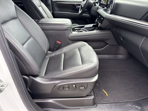 Used 2025 Chevrolet Tahoe Z71 AWD/4WD image 14