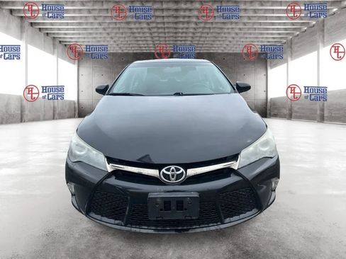 Used 2015 Toyota Camry SE image 2