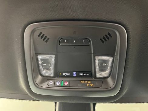 Used 2023 Chevrolet Traverse LT AWD/4WD image 36