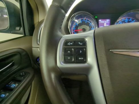 Used 2013 Chrysler Town & Country Touring FWD image 26