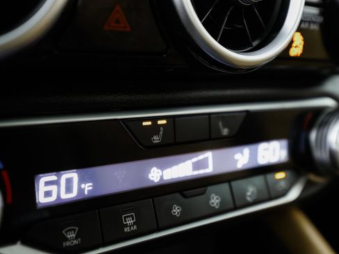 Used 2020 Nissan Sentra SV w/ SV Premium Package FWD image 26