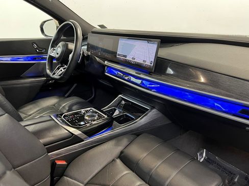 Used 2024 BMW 740i image 15