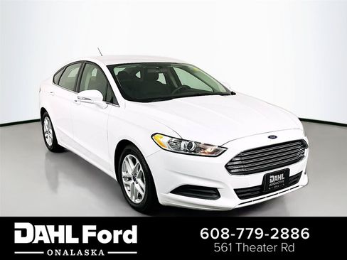Used 2015 Ford Fusion SE FWD image 1