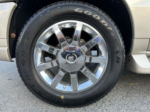 Used 2004 Cadillac Escalade EXT AWD/4WD image 23