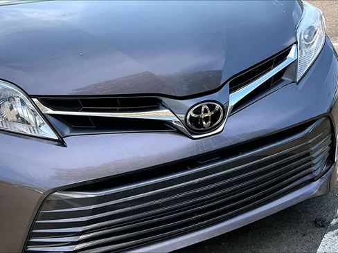 Used 2020 Toyota Sienna XLE image 29